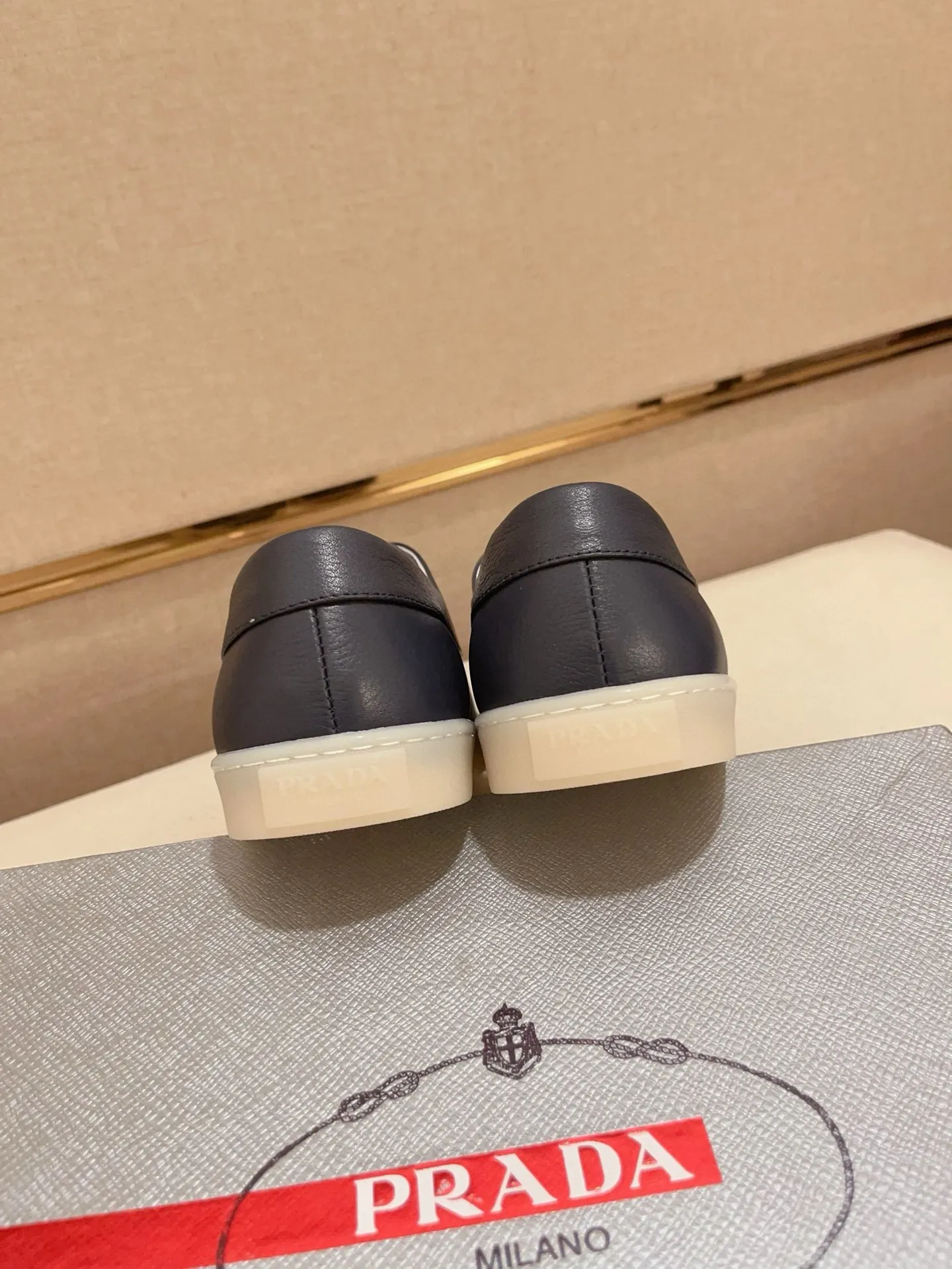 Men's shoes 💰 540💰 ✔️✔️✔️Higher version High-quality new PRADA (Prada) counters are launched at the same time. The new men's shoes and 😘 fabrics are made of high-tech glue-making technology. Lining: Full cowhide lining. 👍🏿 High-end ☄️ air-cushion molded anti-slip rubber outsole, exquisite lines, simple and elegant, comfortable and high-end for leisure travel. Code number: 38 to 44 (45 can be customized and cannot be returned or exchanged)